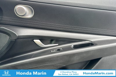 2022 Hyundai Elantra SE